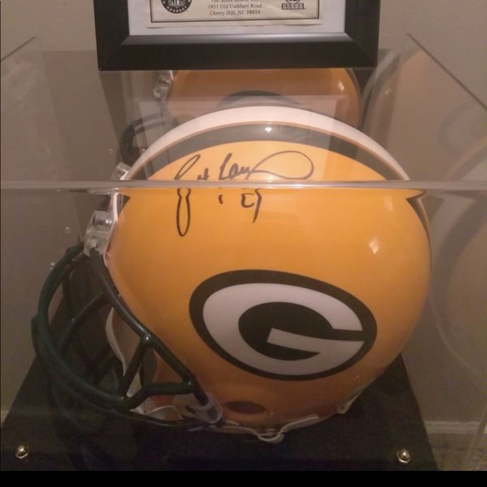 Authentic hand sign Brett favre helmet